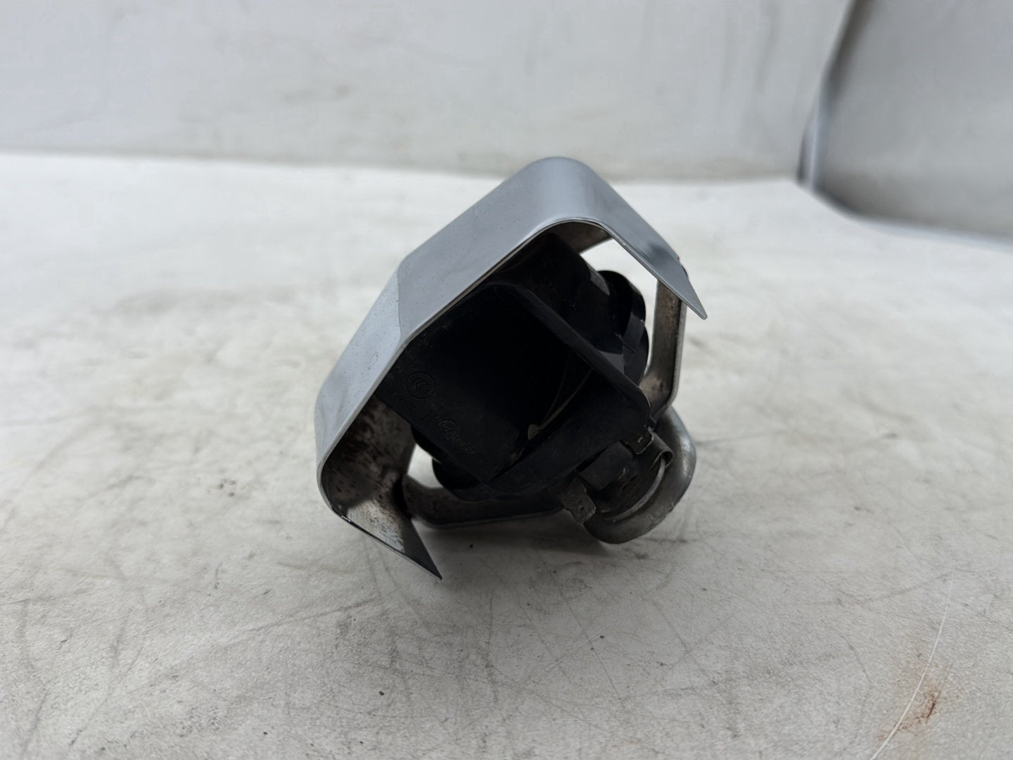 2012 Harley Dyna FXDF Fat Bob OEM Horn Signal Klaxon Chrome Cover