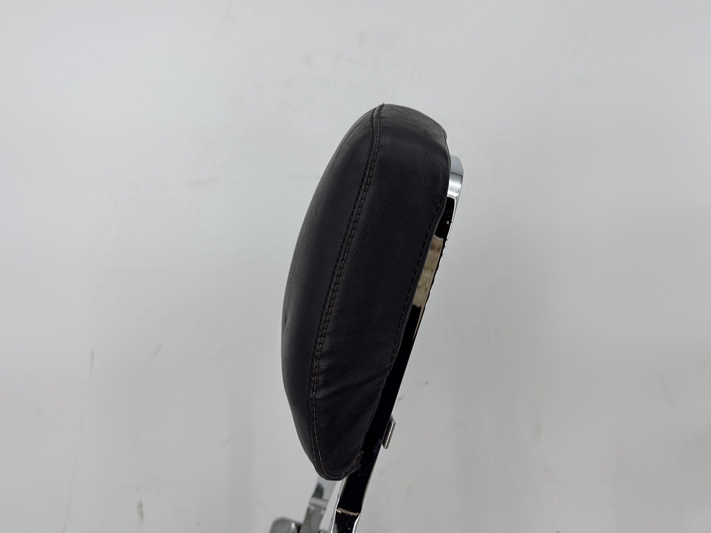 2007 - 2012 Harley-Davidson Dyna Super Glide Rear Sissy Bar w/ Backrest Cushion Pad  53810-00C