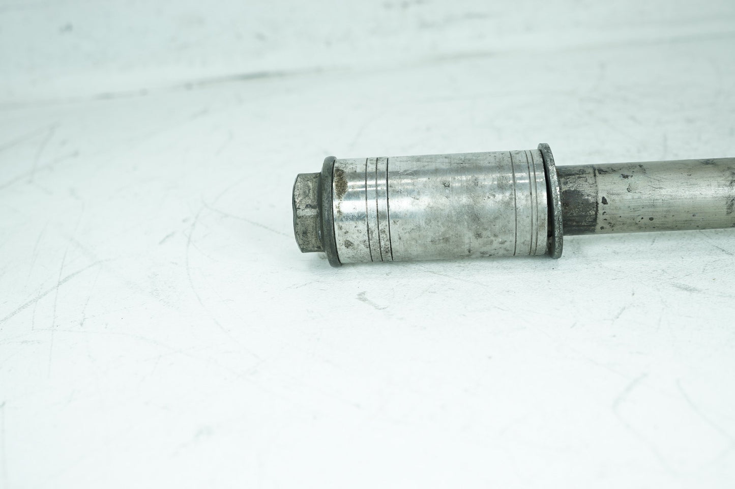 2007 - 2017 Harley-Davidson Dyna 105th Wide Glide Rear Wheel Axle Bolt Shaft 41114-08