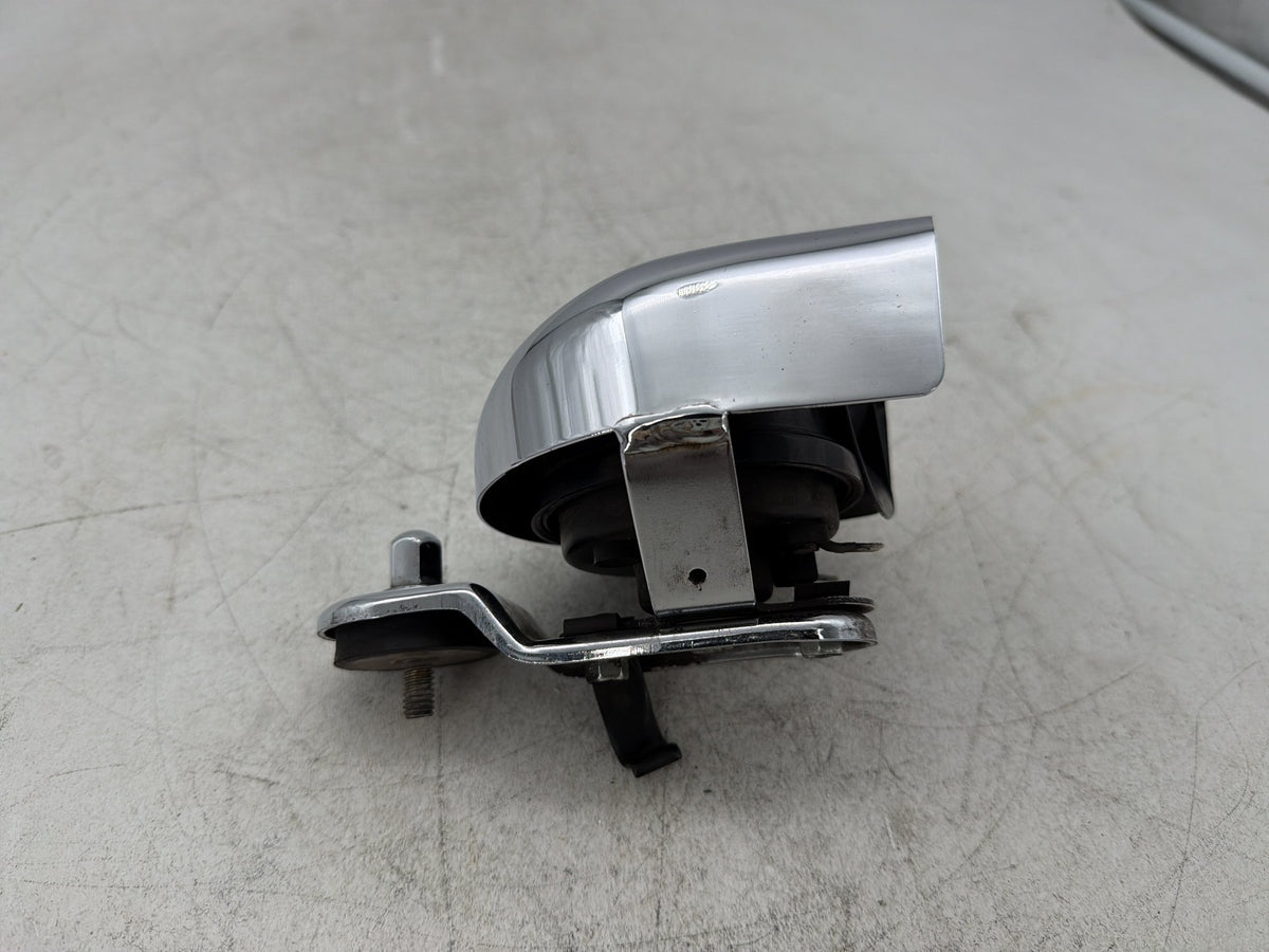 2002 Harley Dyna Wide Glide FXDWG OEM Horn Signal Klaxon Chrome Cover 69012-93A