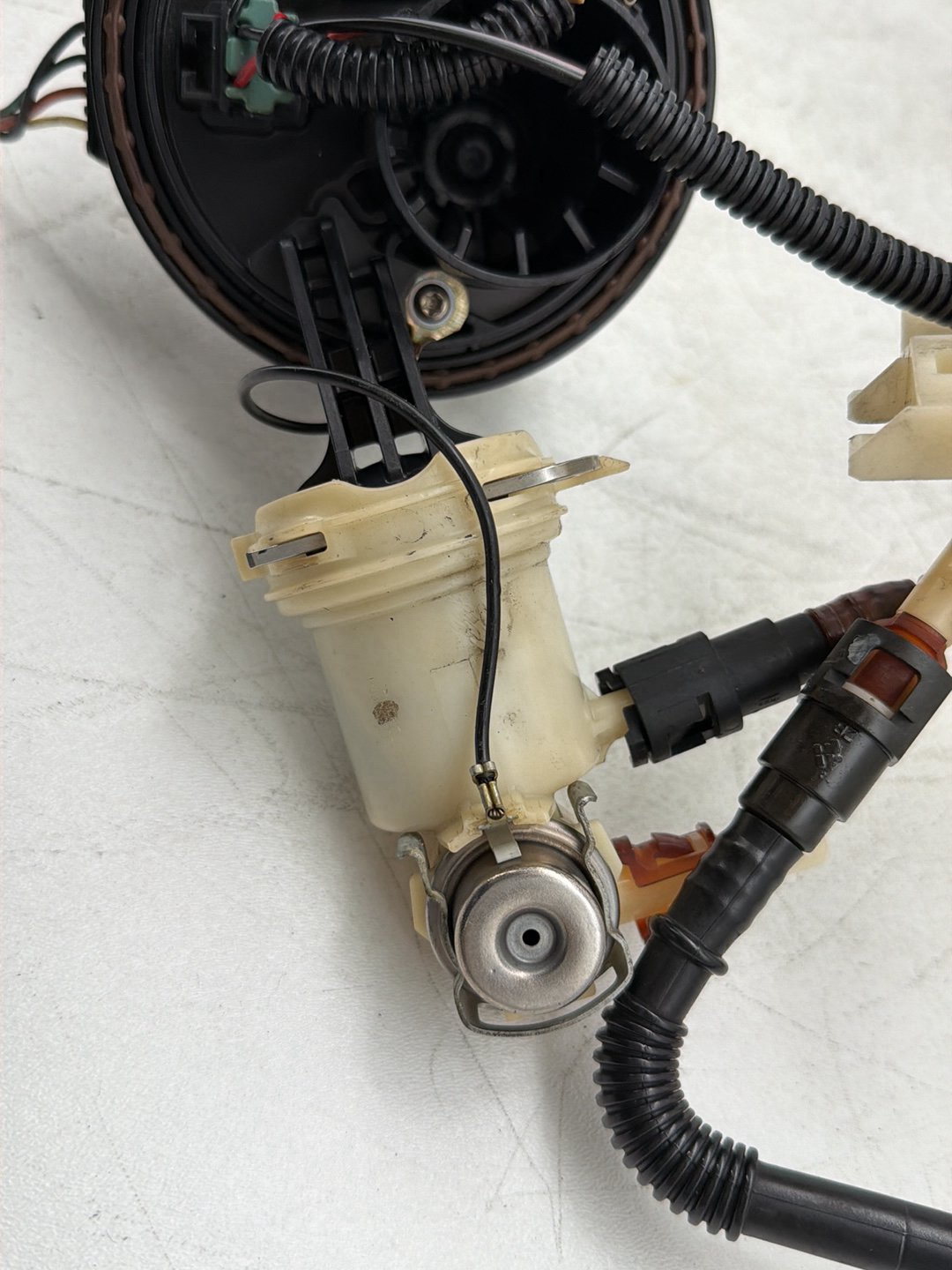 12 Harley Electra Glide Touring Ultra OEM Fuel Pump Gas Gasoline Petrol Sending