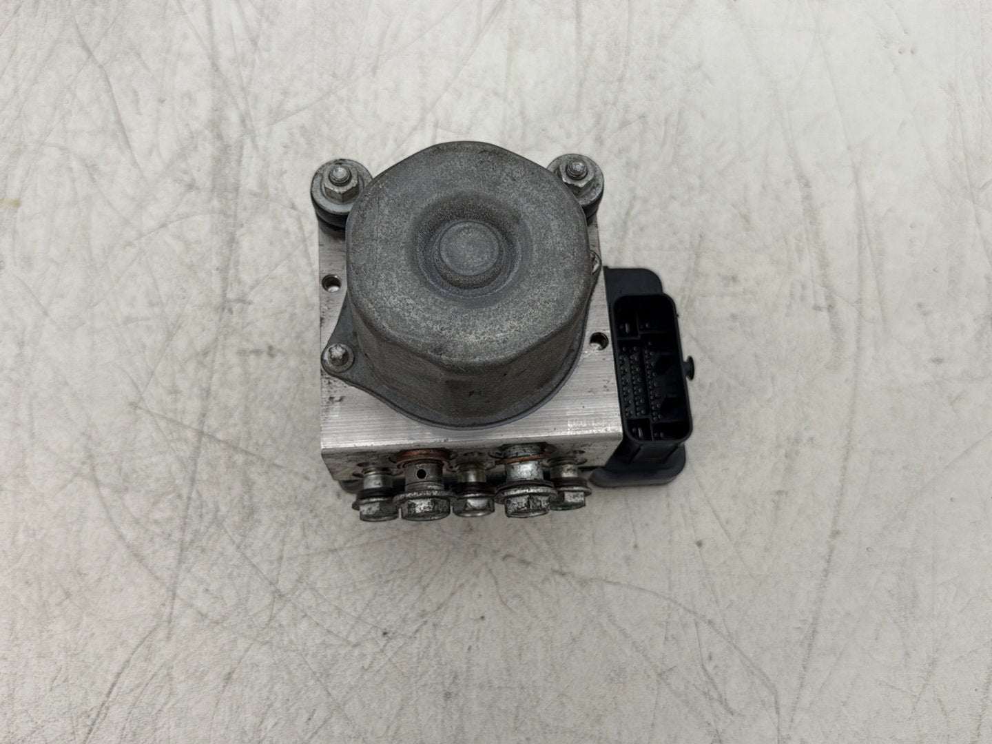 2015 Harley Road Glide Touring FLTRXS OEM ABS Brake Pump & Control Module