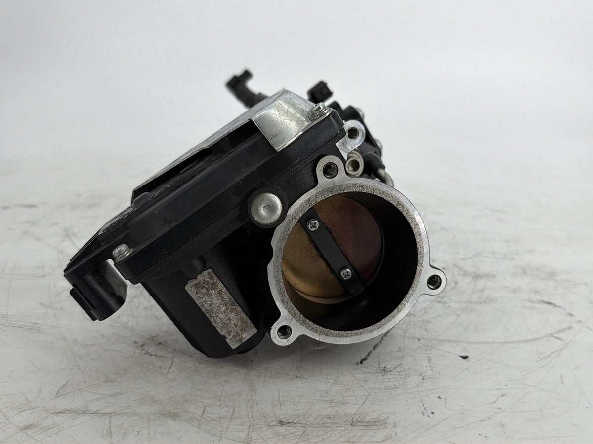 2017 Harley Touring FLHXS Street Glide OEM Engine Intake Manifold Throttle Body
