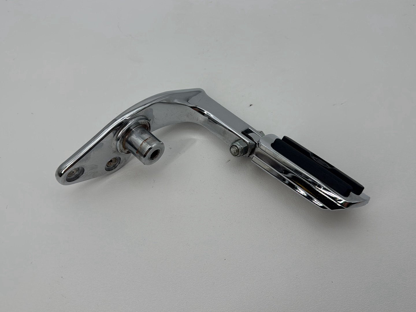1999 - 2006 Harley-Davidson Dyna Wide Glide Right Driver Foot Controls Peg Rest 42481-92