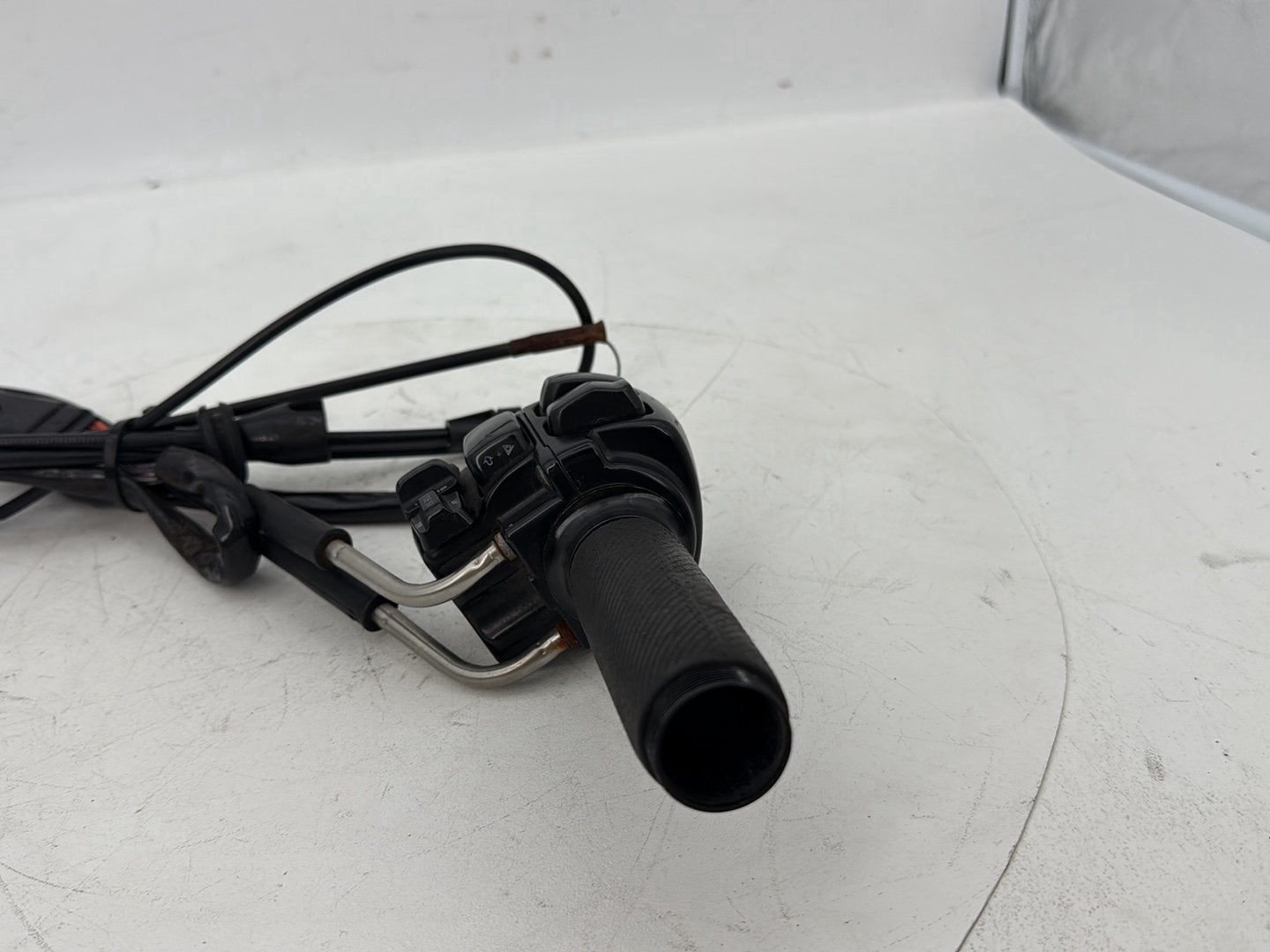 2007 - 2012 Harley-Davidson Touring Electra Glide Ultra Right Engine Start Kill Switches Controls w/ Hand Grip, Idle Throttle Cable Lines