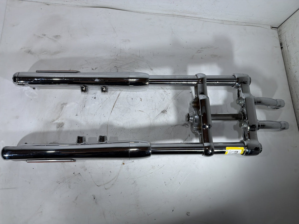 2006 Harley Softail Deuce FXSTDI Front Triple Tree Set & LH RH Fork Legs Sliders