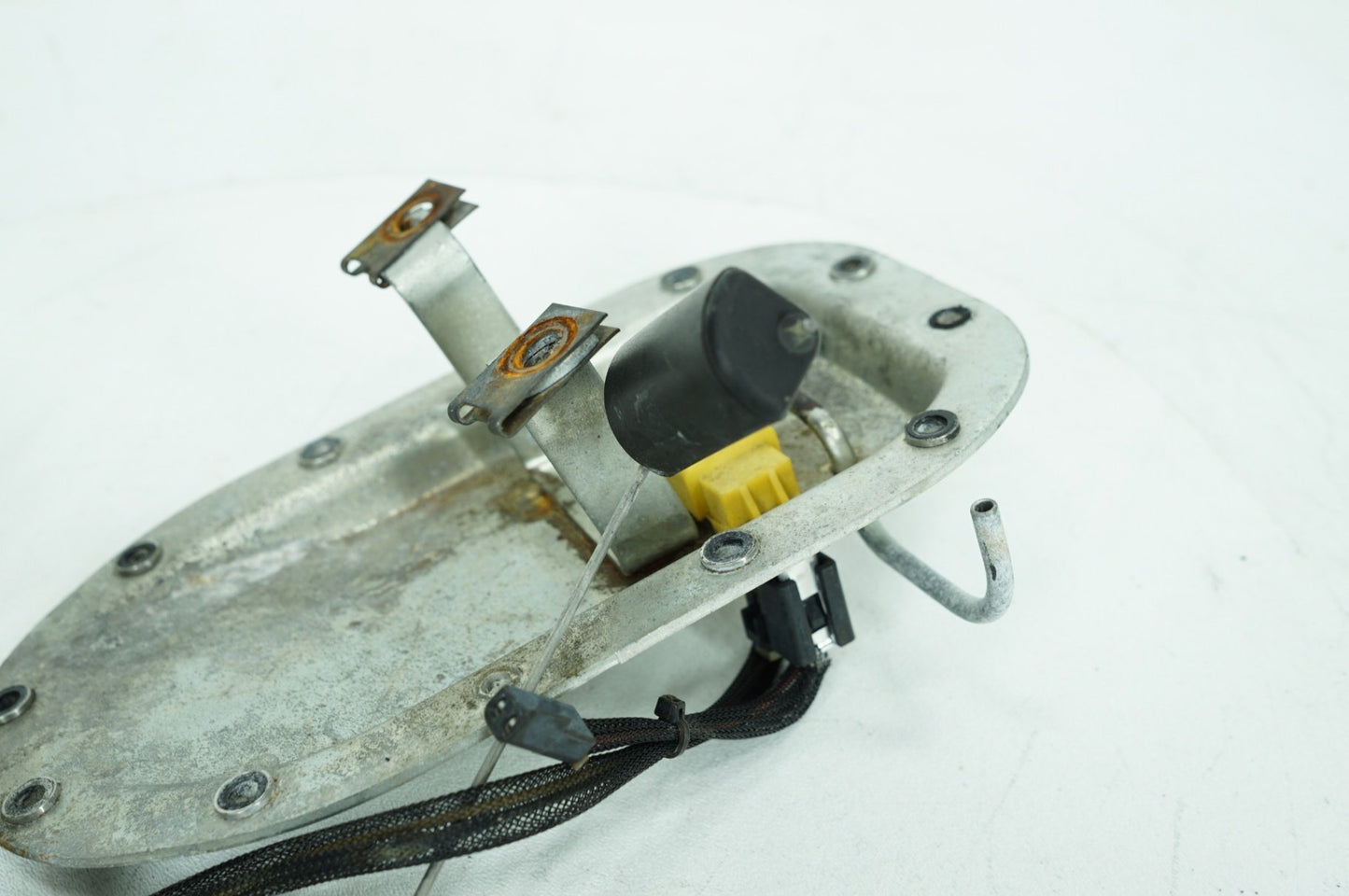 1999 - 2006 Harley-Davidson Dyna Low Rider Fuel Petrol Gas Pump Top Plate Cover  75246-04
