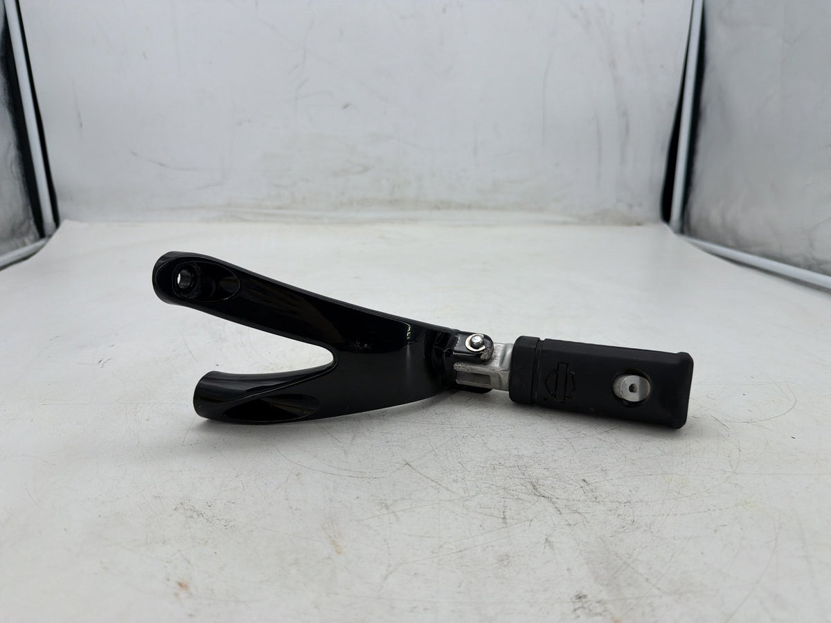 2020 Harley Softail Standard FXST OEM Right Foot Rest Support Bracket Peg