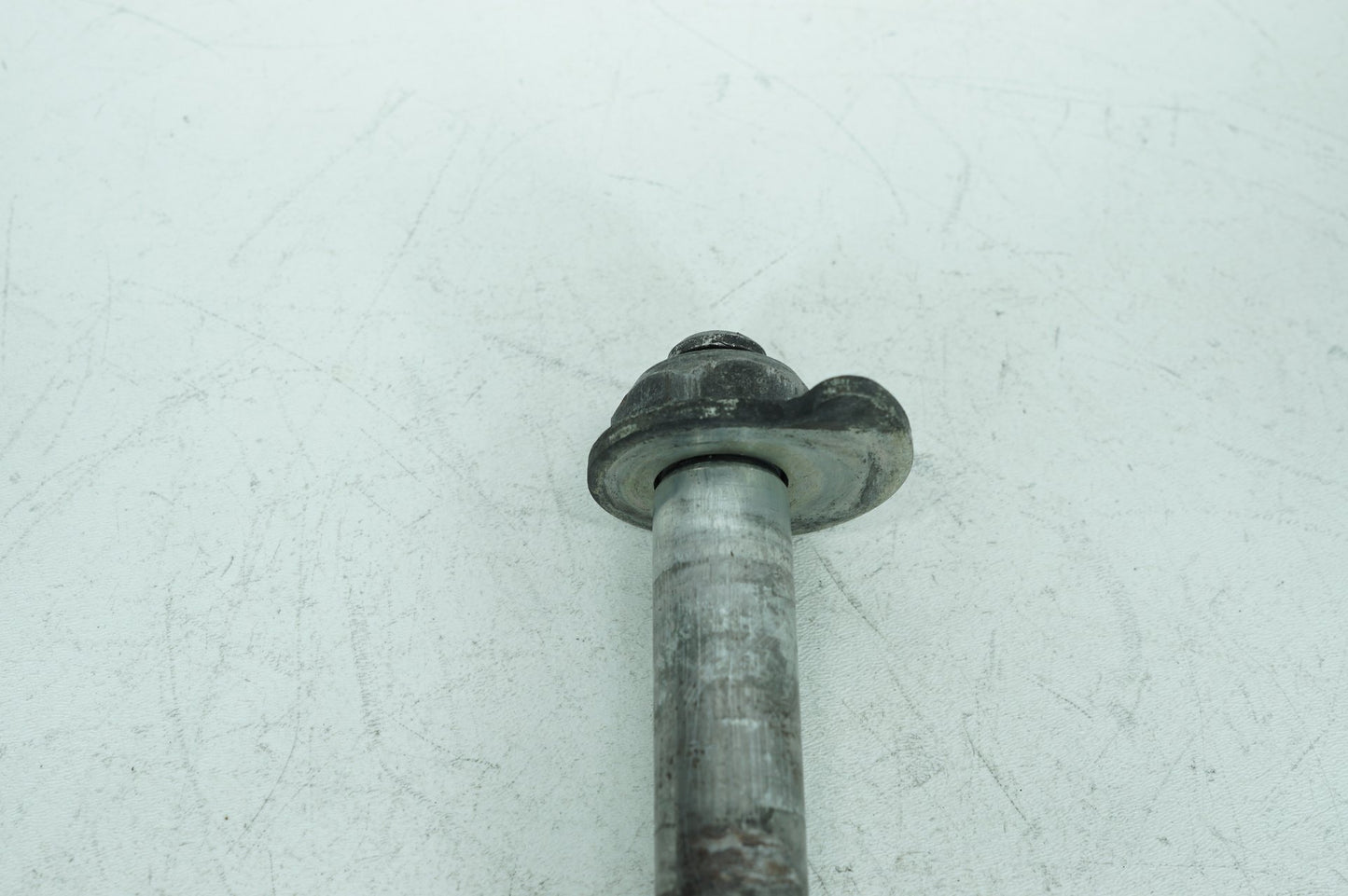 2007 - 2012 Harley-Davidson Touring CVO Electra Screamin Eagle Rear Wheel Axle Bolt Shaft 41056-02