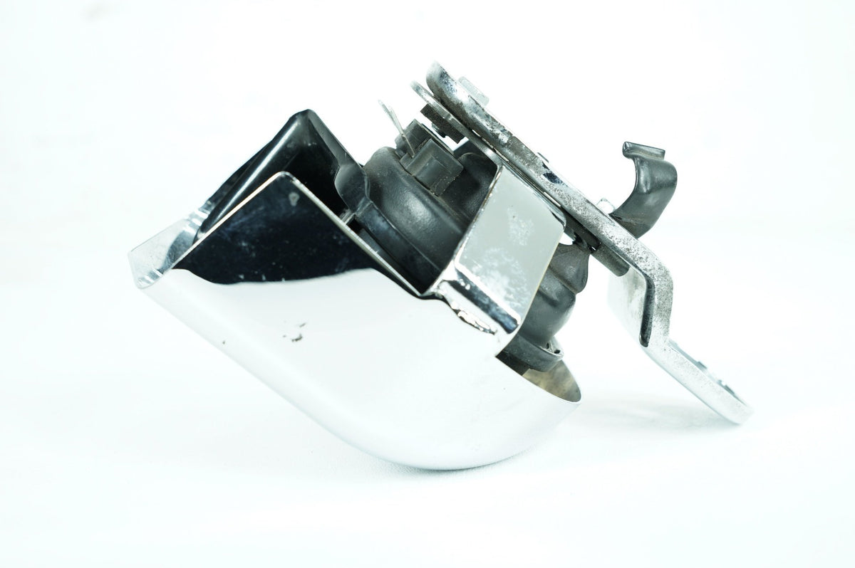 2014 Harley-Davidson Dyna Street Bob Horn Signal Klaxon Chrome Cover 61300478