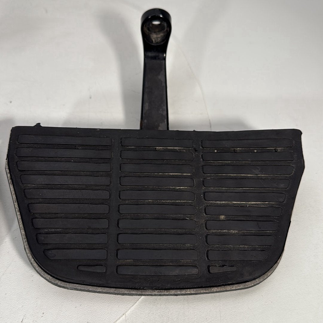 1999 - 2006 Harley-Davidson Touring Electra Glide Ultra Left & Right Passenger Floorboard Foot Rest 52719-93B