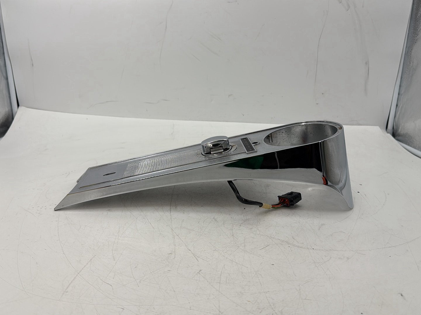 2005 Harley Touring FLHRCI Road King Classic OEM Fuel Gas Tank Dash Console NOKey