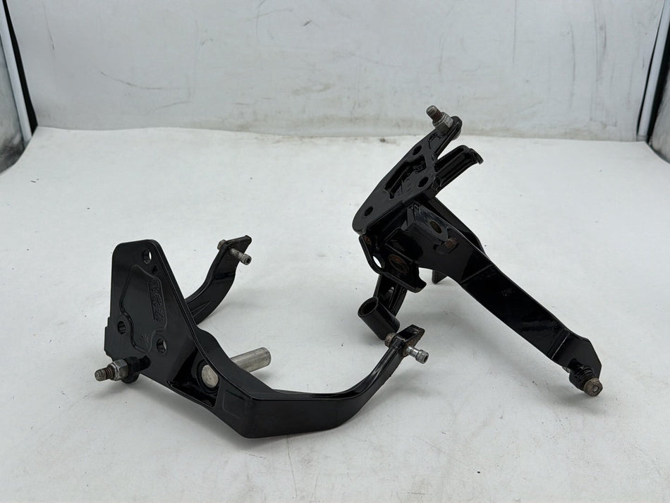2015 Harley Softail Deluxe FLSTN OEM Left Right Foot Rest Peg Support Bracket