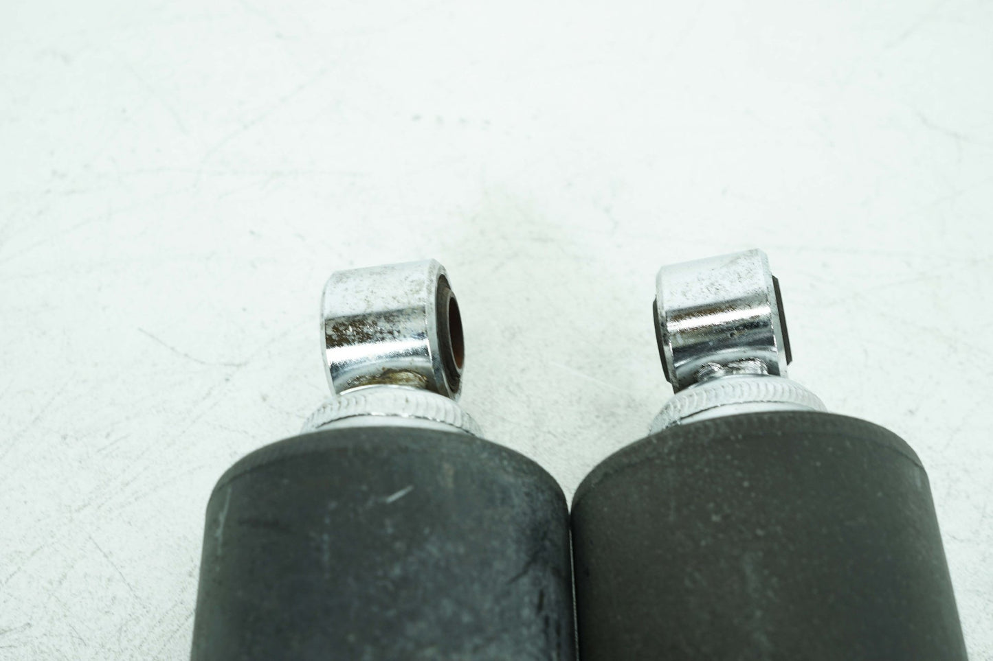 2000 - 2006 Harley-Davidson Softail Fat Boy Rear Left Right Shock Absorbers 54508-00A
