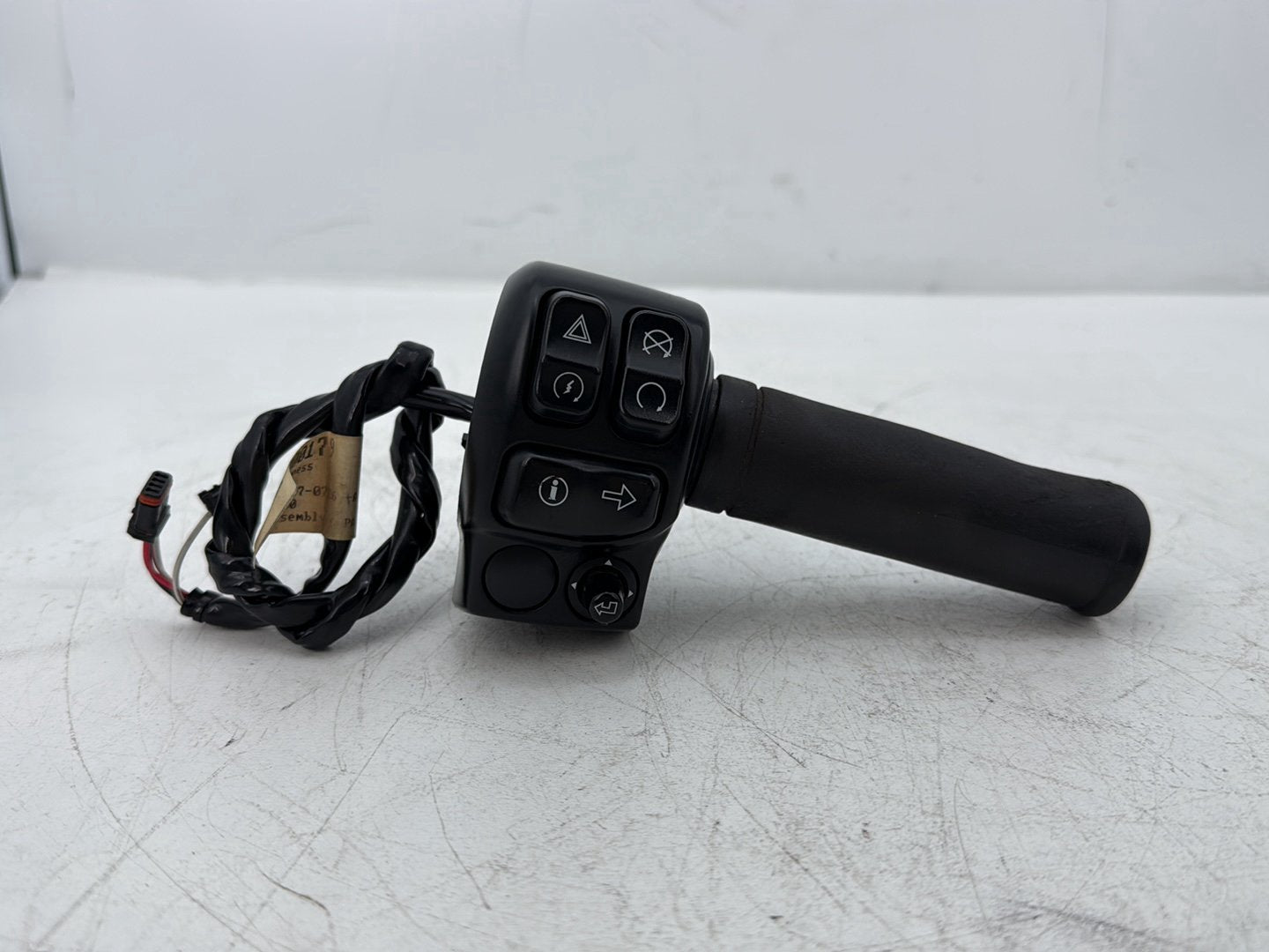 2014 Harley Street Glide Touring FLHXS OEM Right Engine Start Kill Switches Controls