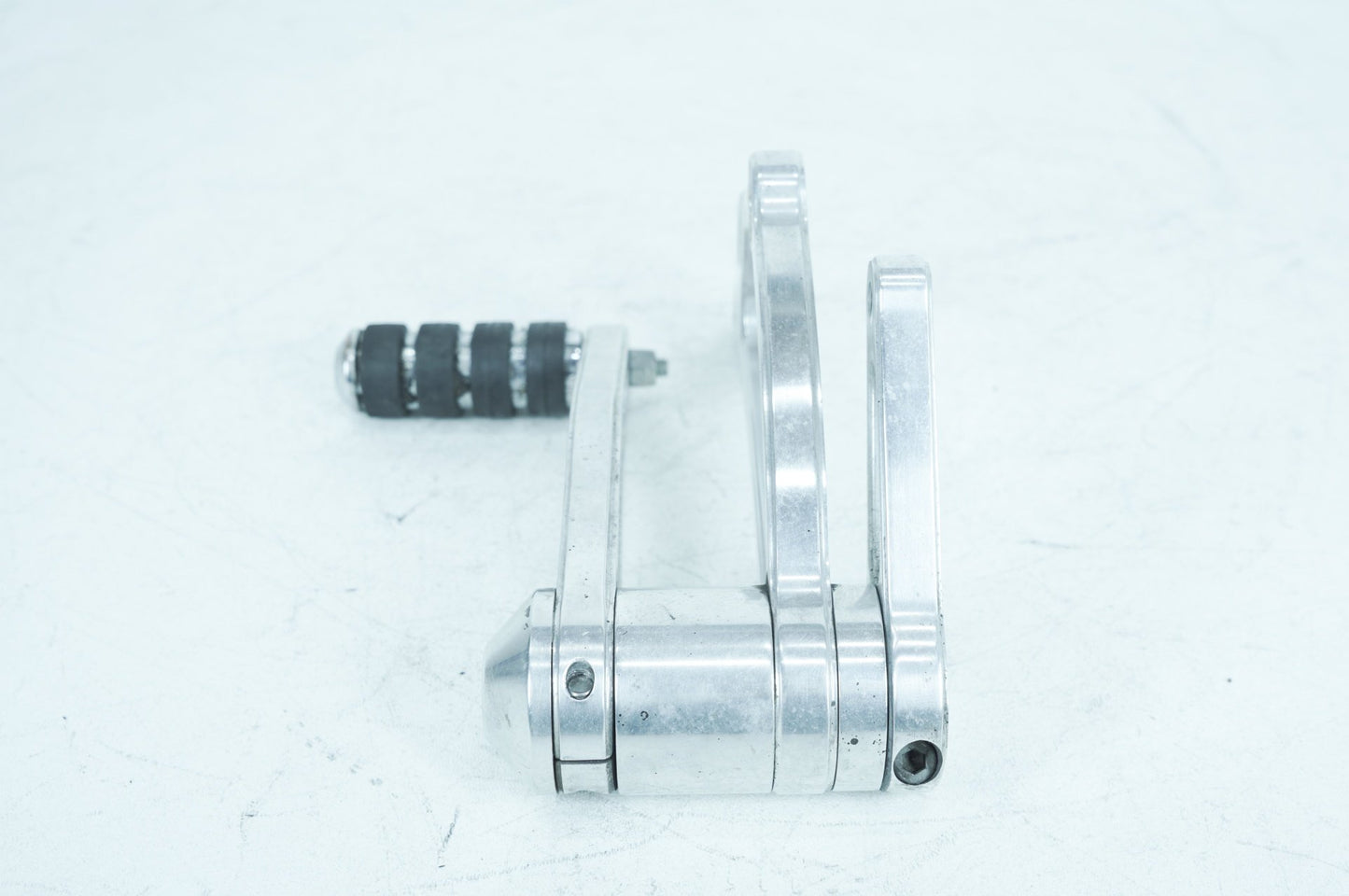 1999 - 2006 Harley-Davidson Dyna Super Glide T-Sport Left Driver Foot Controls Peg Rest 50643-82