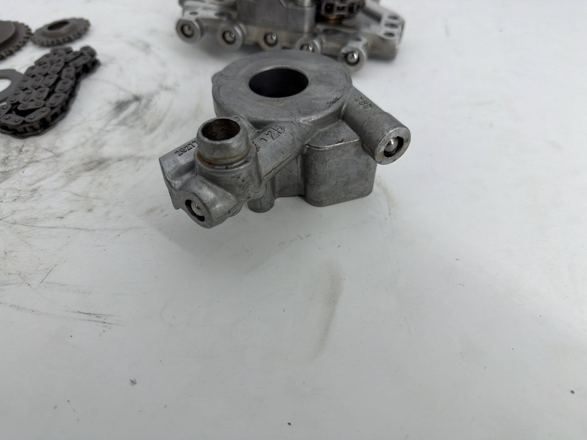 16 Harley Touring FLHXS Street Engine Motor Cam Support Camshaft Plate Oil Pump