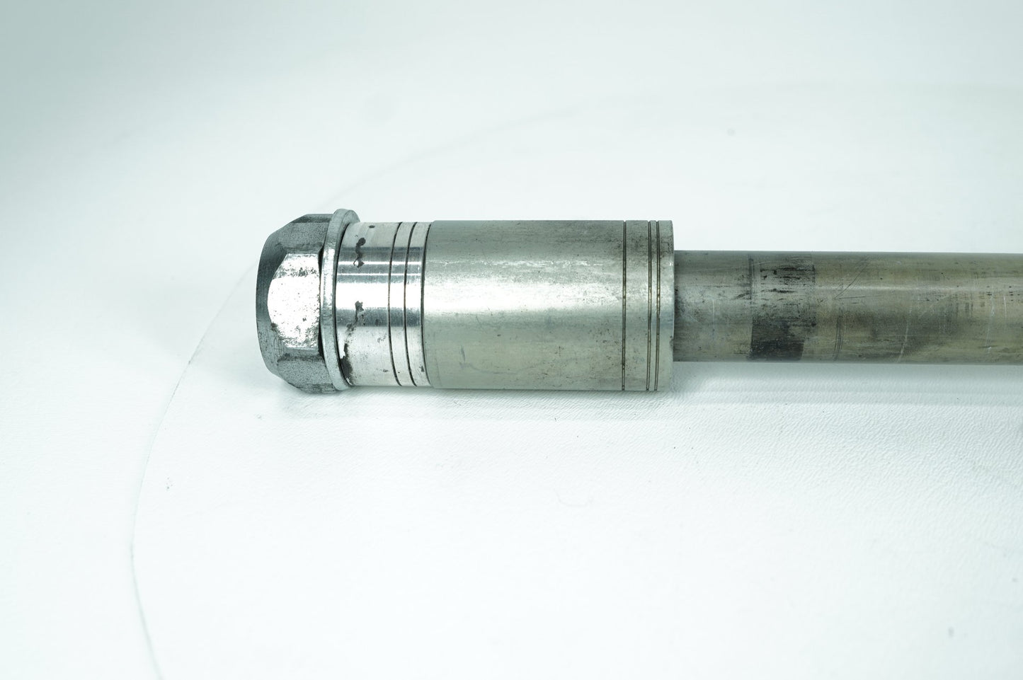 2007 - 2017 Harley-Davidson Dyna Street Bob Rear Wheel Axle Bolt Shaft 41114-08