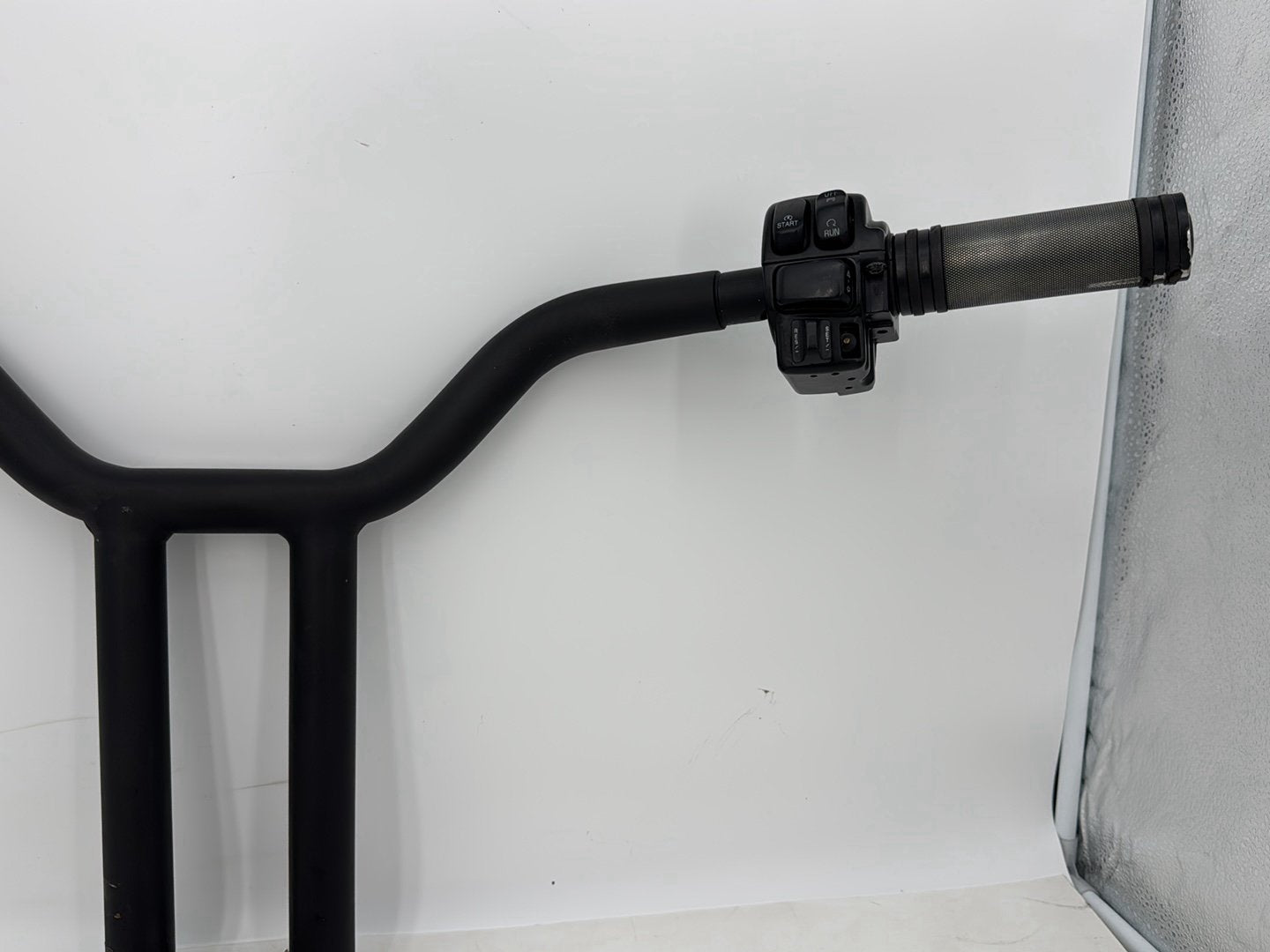 2007 - 2012 Harley-Davidson Touring Road Glide Handlebars Left Right Switches Controls 	71567-96