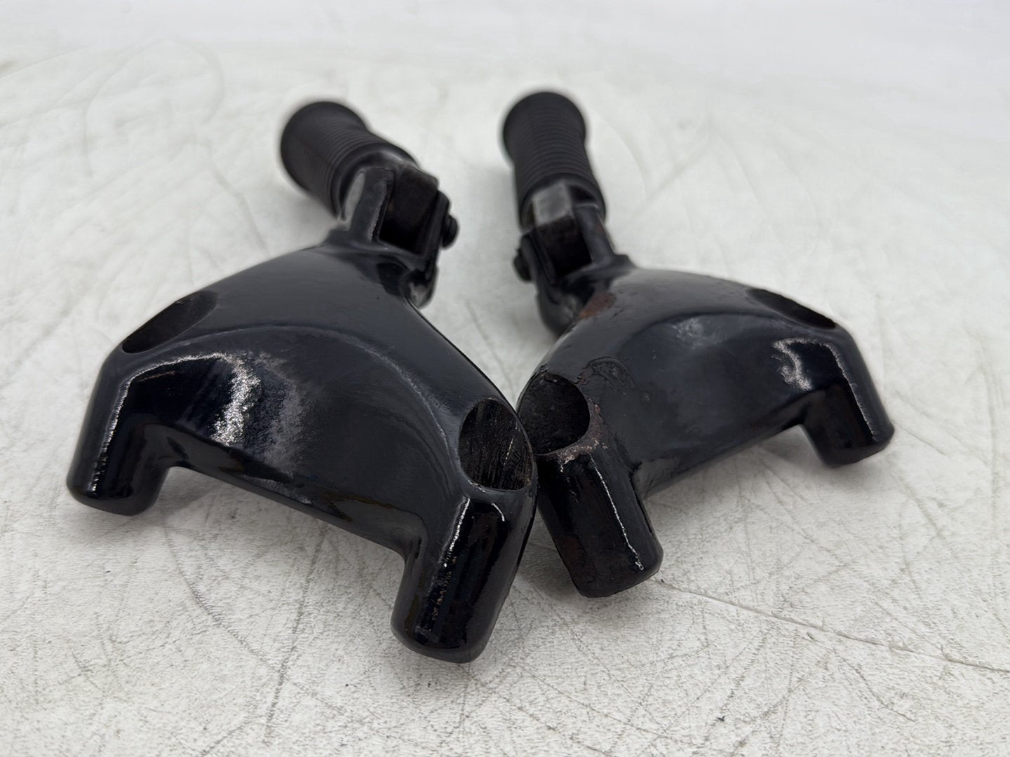 2004 Harley Sportster XL883C 883 Custom OEM Passenger Left & Right Foot Pegs