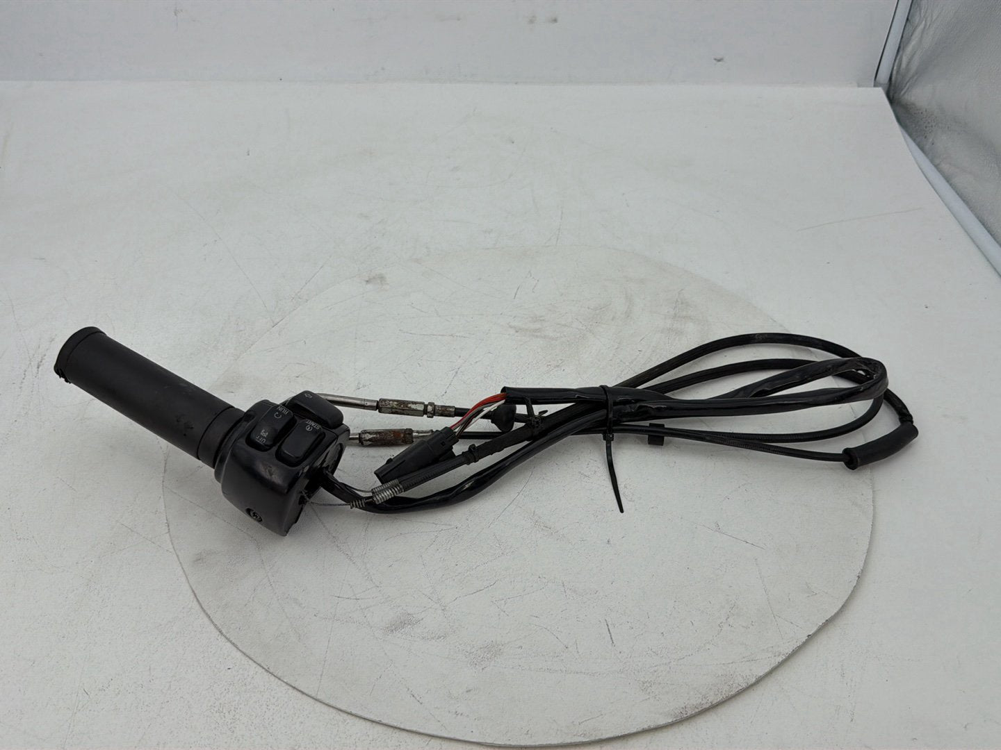 2007 - 2017 Harley-Davidson Dyna Super Glide Custom Right Engine Start Kill Switches Controls 71589-96B , 56421-06