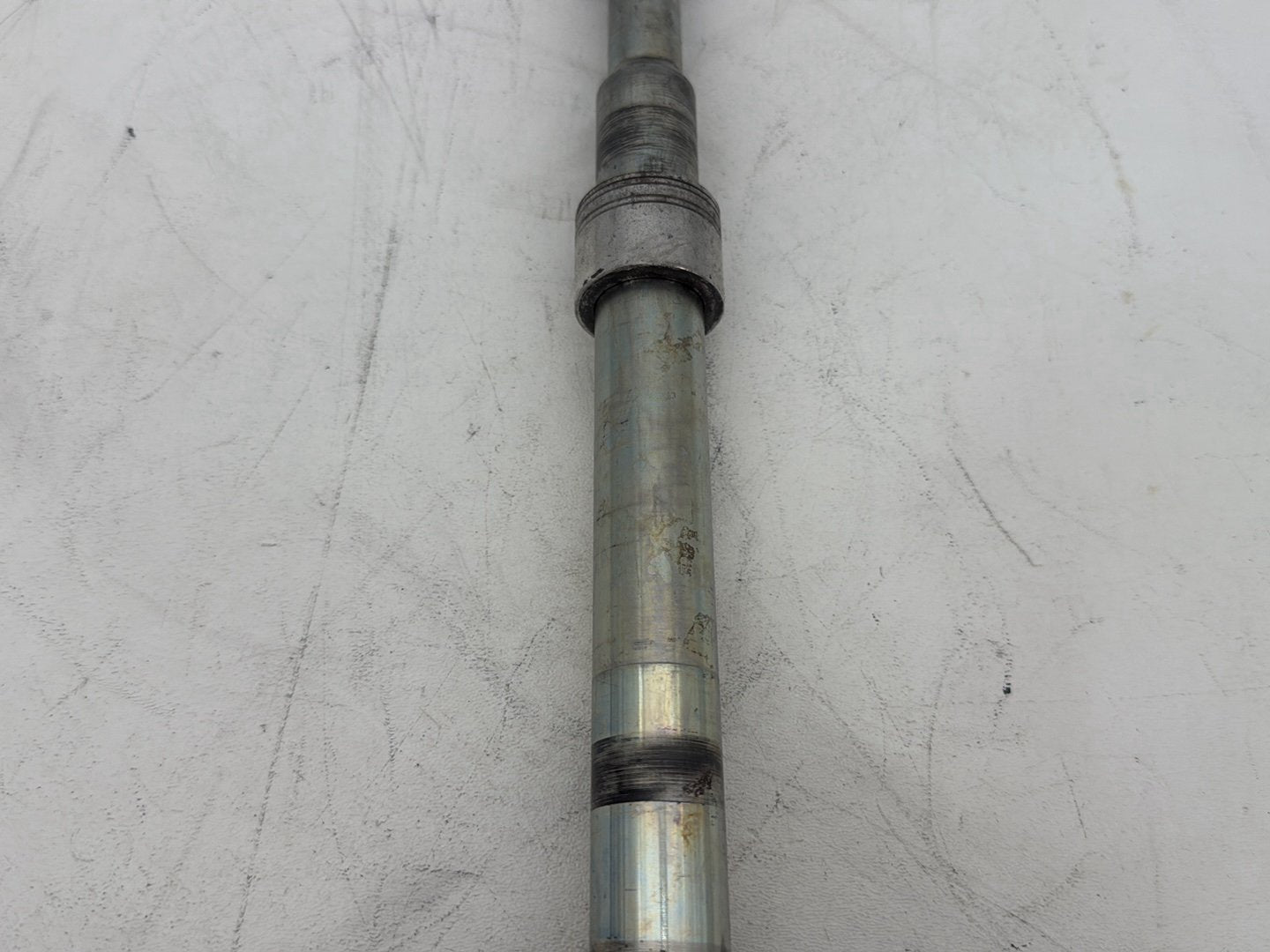 2011 Harley Electra Glide Ultra FLHTK OEM Front Wheel Axle Bolt Shaft