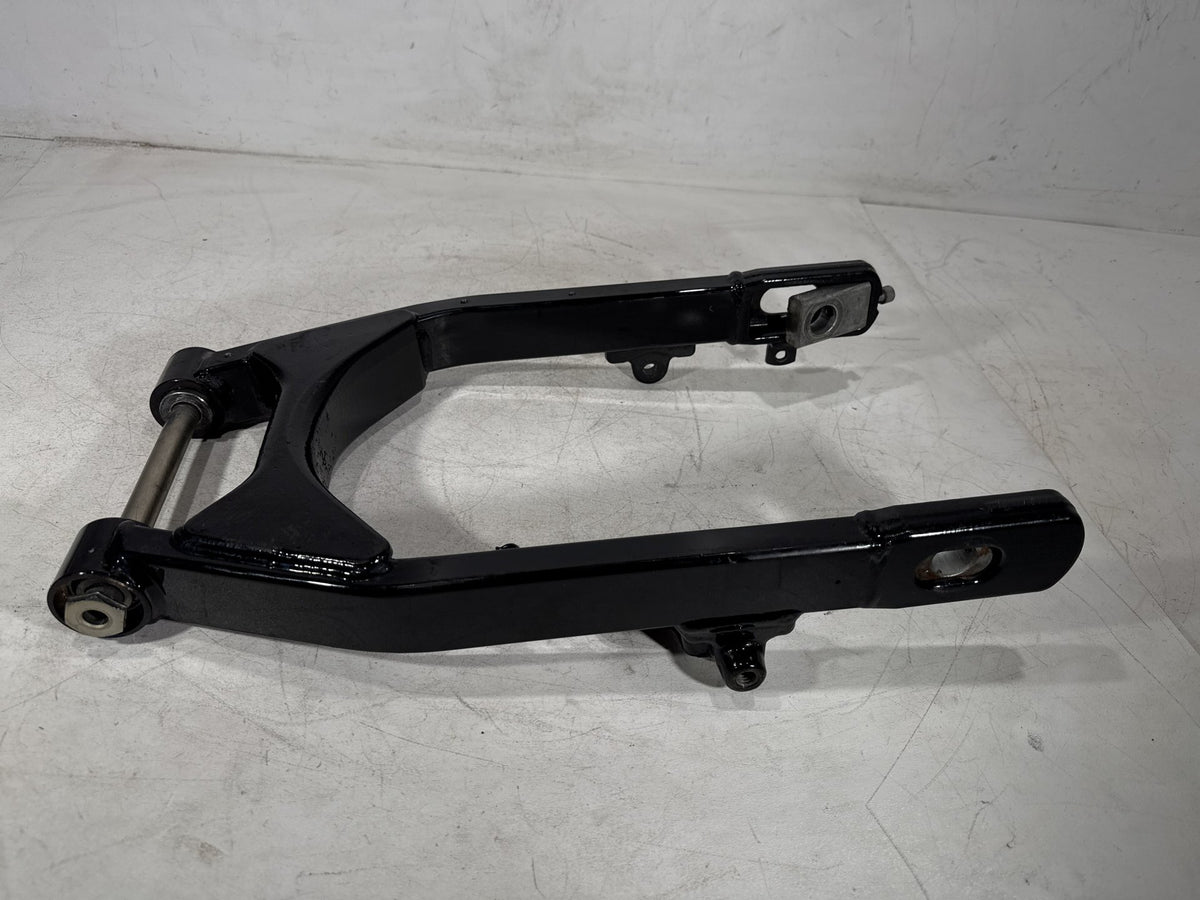 2017 Harley Dyna Street Bob FXDB OEM Rear Fork Swingarm Swing Arm