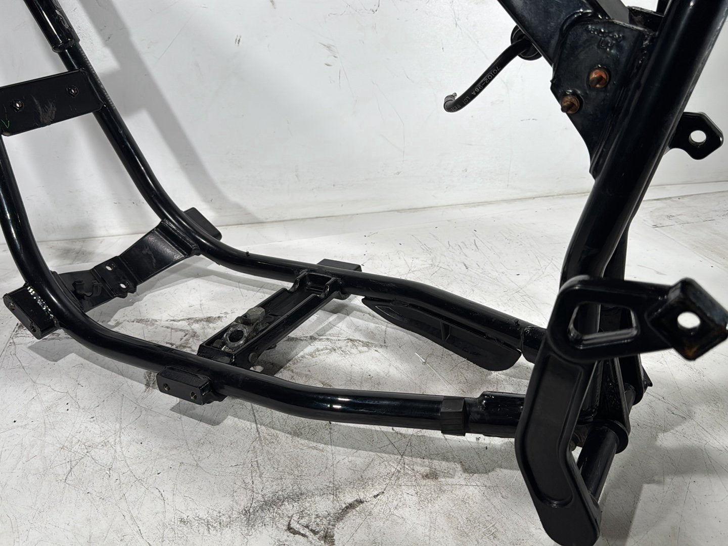 2004 Harley Dyna Super Glide FXDI OEM Body Main Frame Chassis SLVG