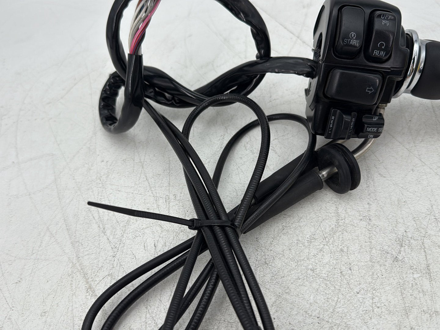2005 Harley Electra Glide Touring Ultra FLHTCUI OEM Right Engine Start Kill Switches Controls