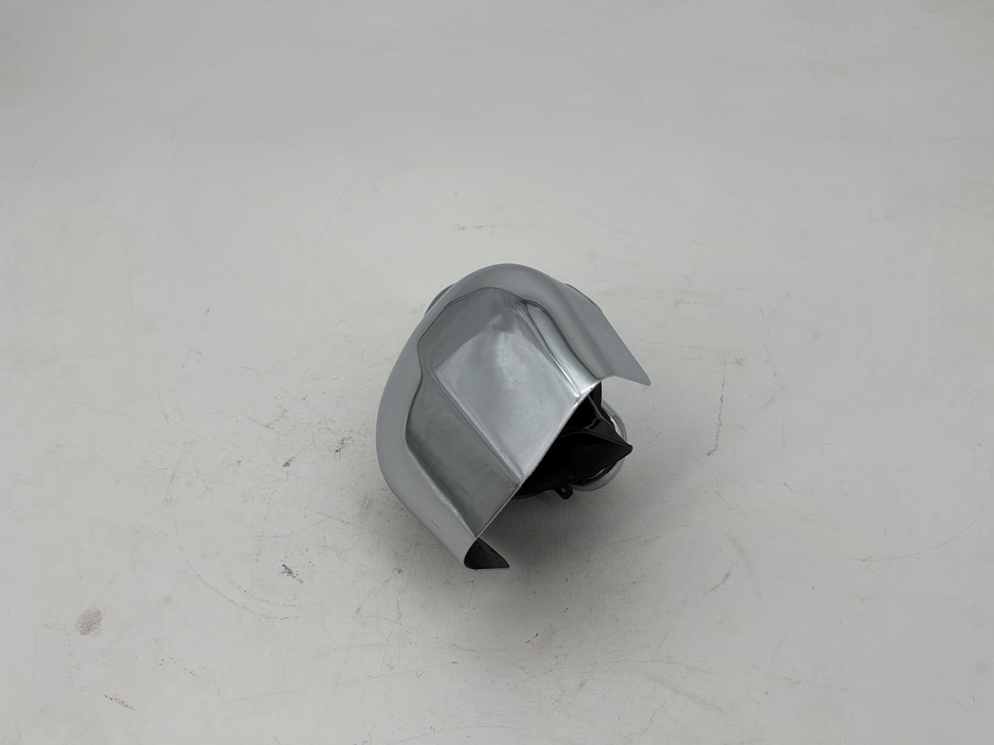 1999 - 2006 Harley-Davidson Touring Road King Custom Horn Signal Klaxon Chrome Cover  	69012-93A