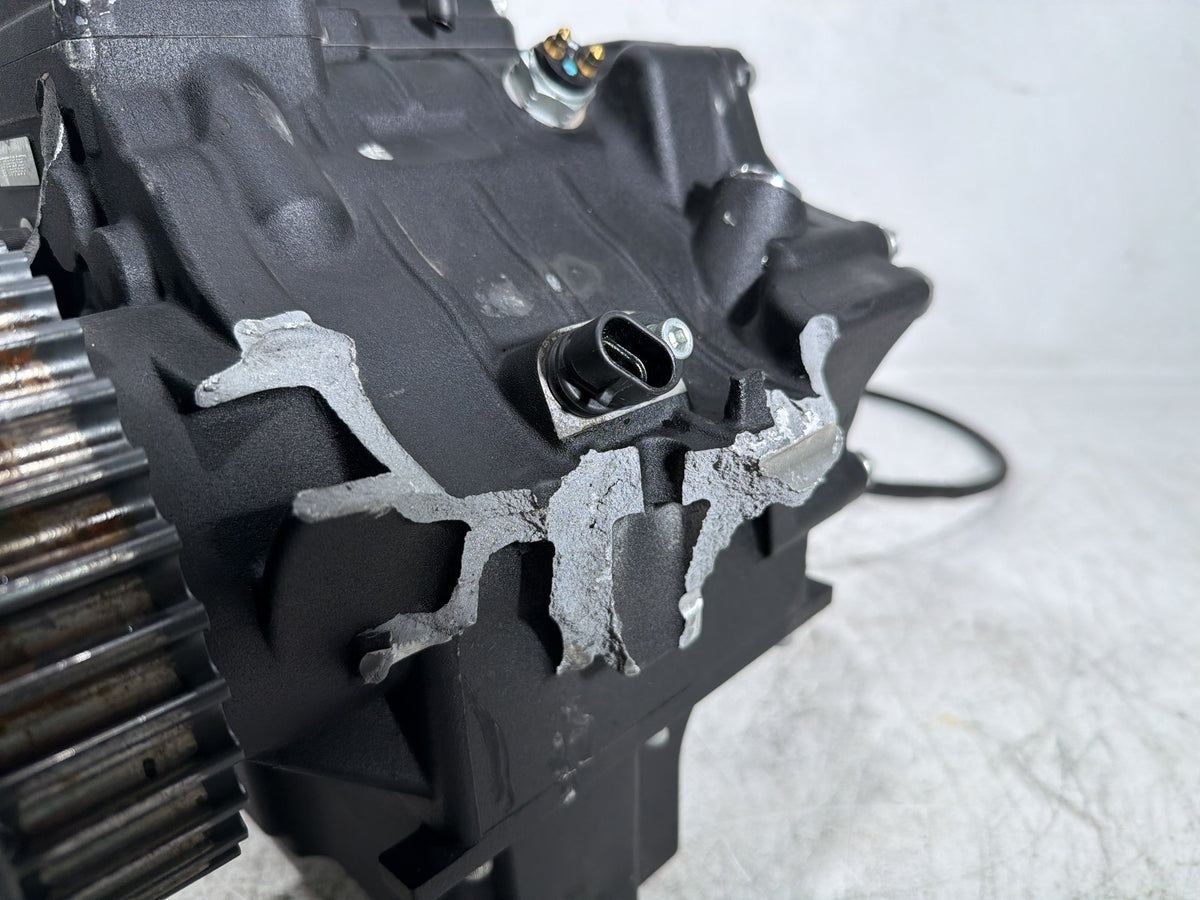 2017 Harley Dyna Street Bob FXDB OEM 6 Speed Transmission Gearbox 2K * CRACKED *
