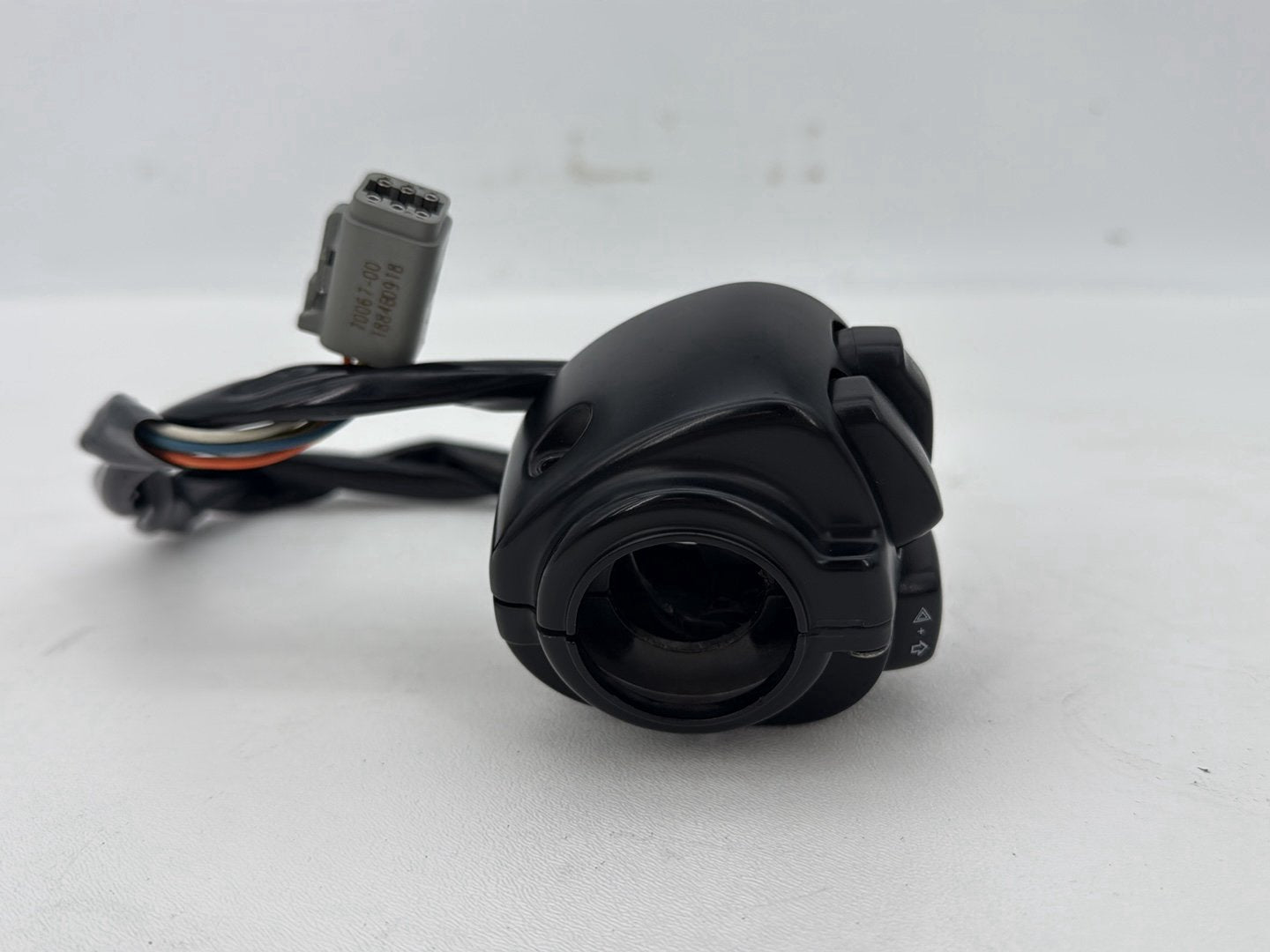 1999 - 2006 Harley-Davidson Dyna Low Rider Left Turn Signal Headlight Switches Controls 71685-06A