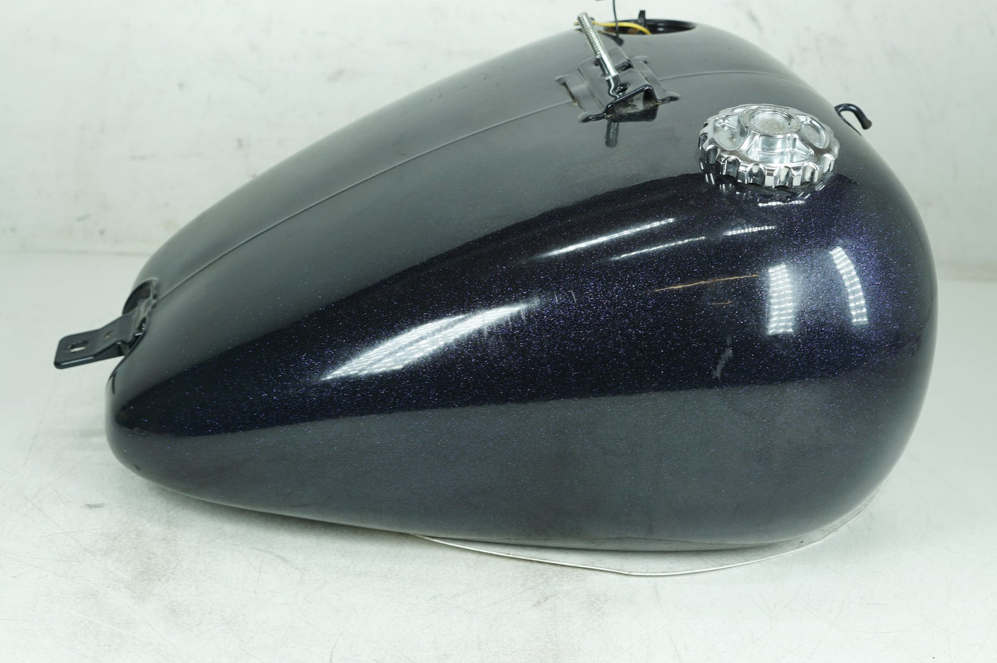 1999 - 2006 Harley-Davidson Softail Fat Boy Fuel Gas Tank Gasoline Reservoir  	62180-00D