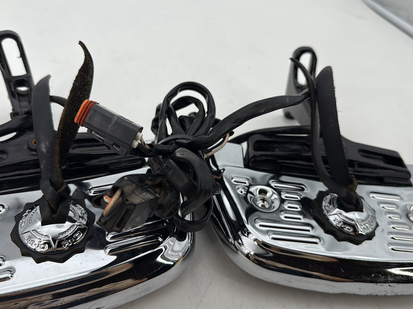 2011 Harley Road King Touring FLHRC Classic OEM Left & Right Passenger Floorboard Foot Rest