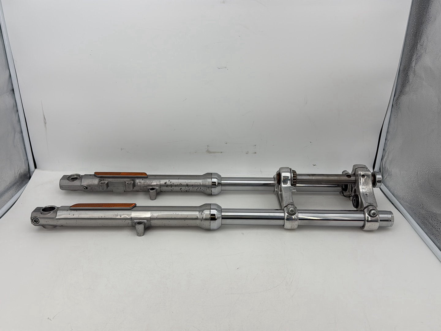 1999 - 2006 Harley-Davidson Dyna Low Rider Front Triple Tree Set & LH RH Fork Legs Sliders 45739-87