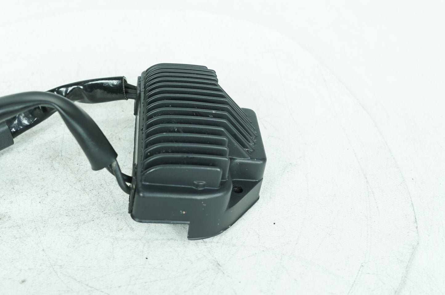 1999 - 2006 Harley-Davidson Dyna Super Glide Voltage Regulator Rectifier   	74631-06