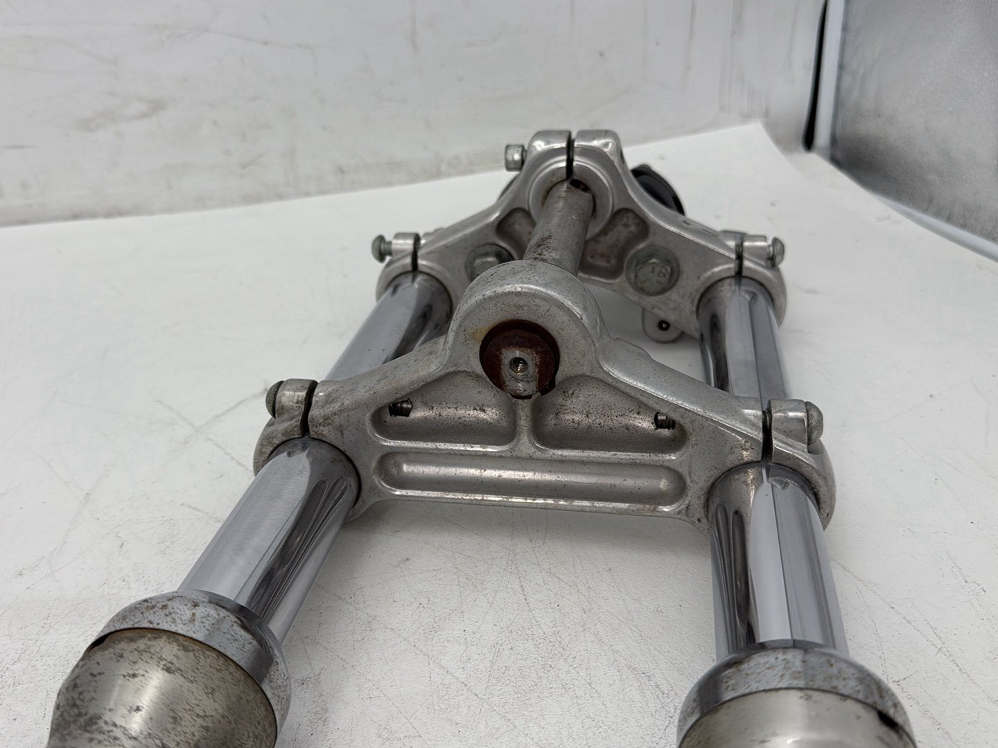 2009 Harley Sportster 883 Low XL883L OEM Front Triple Tree Set & LH RH Fork Legs Sliders