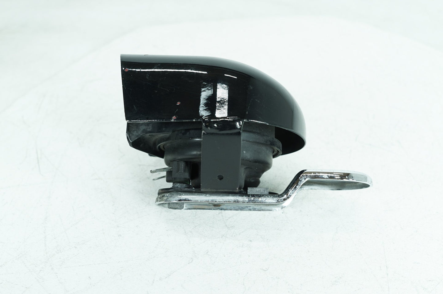 2007 - 2011 Harley-Davidson Touring Street Glide Horn Signal Klaxon Chrome Cover 69060-90F