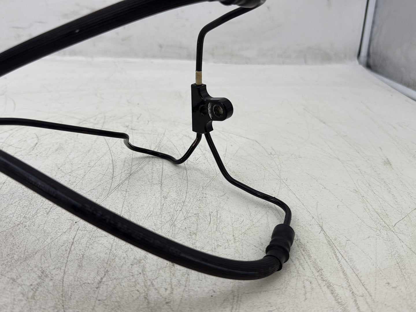 2004 Harley Road King Touring Custom FLHRSI OEM Front Brake Hose Line Pipe