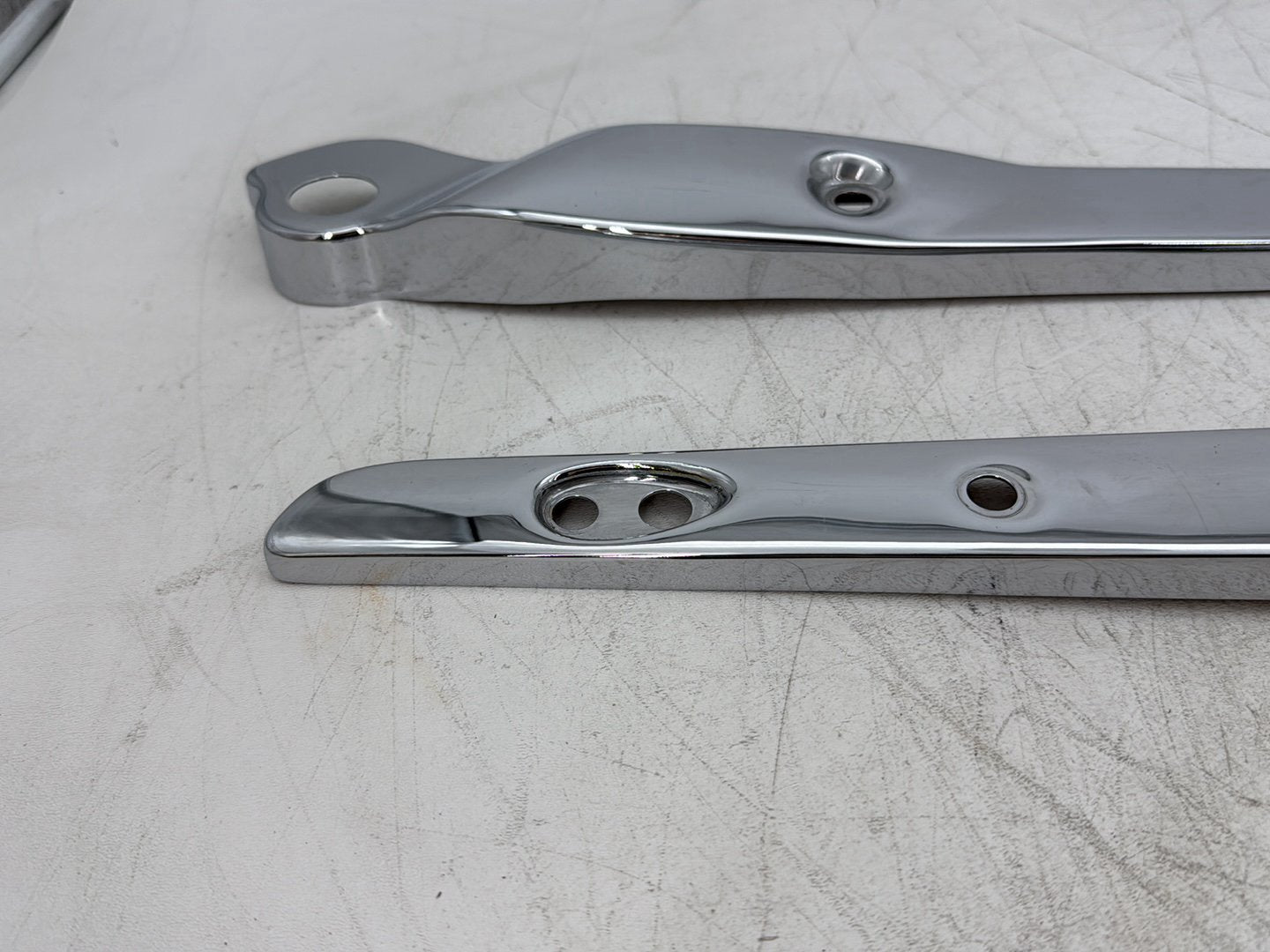 2010 Harley Dyna Fat Bob FXDF OEM Rear Left Right Fender Struts Bracket