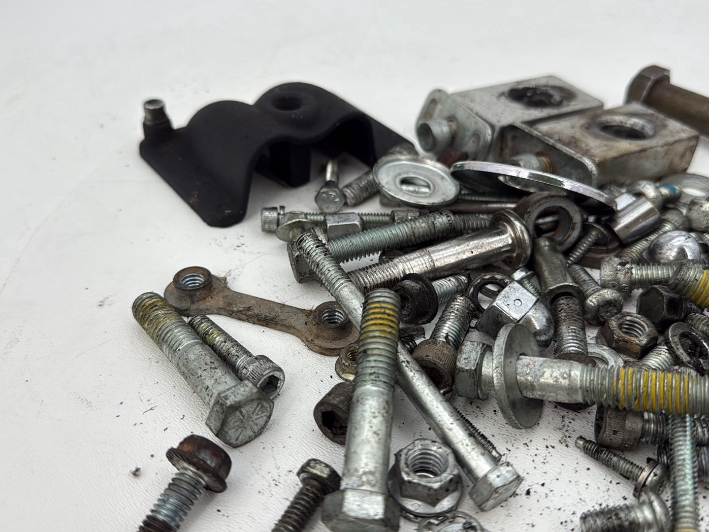 1999 - 2006 Harley-Davidson Dyna Low Rider Hardware Bolts Nuts & Brackets 37178-99