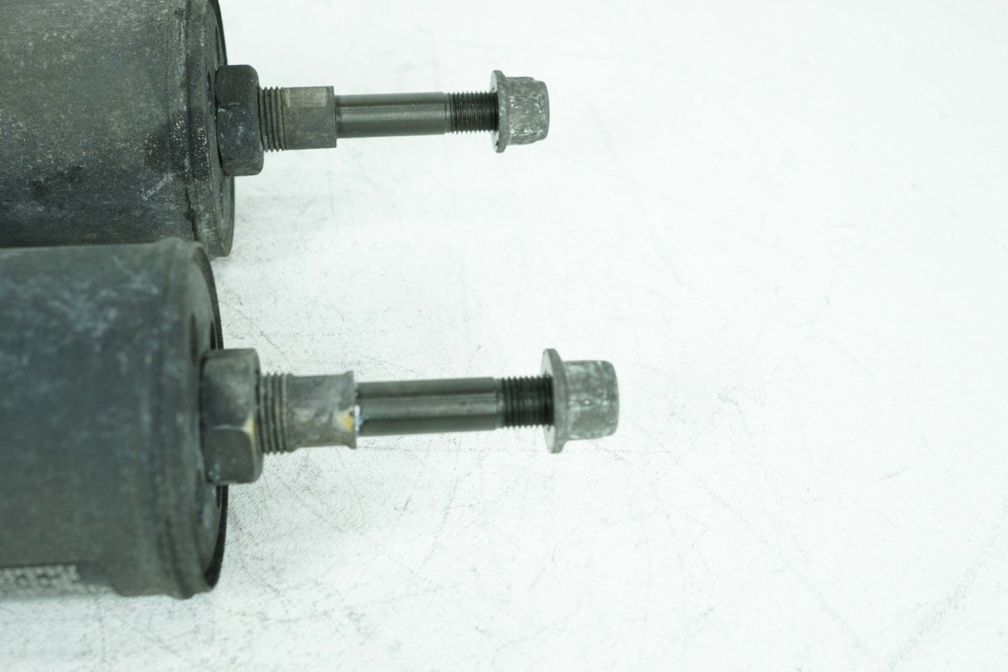 2000 - 2006 Harley-Davidson Softail Fat Boy Rear Left Right Shock Absorbers 54508-00A