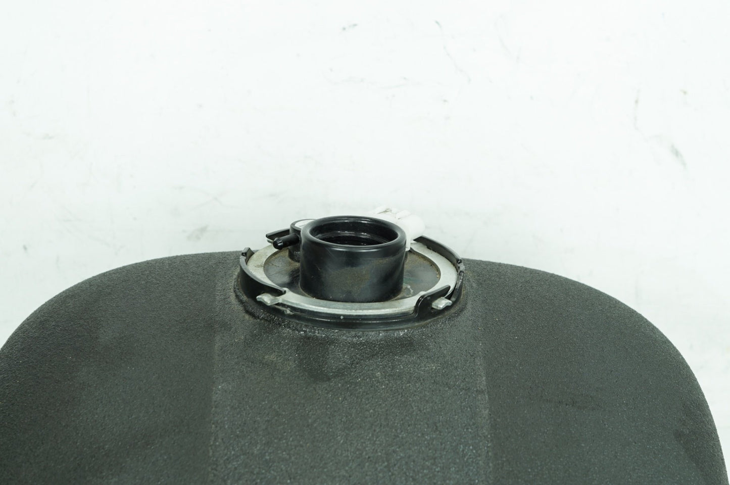 2008 - 2016 Harley-Davidson Touring Street Glide Fuel Gas Tank Gasoline Reservoir 61356-08