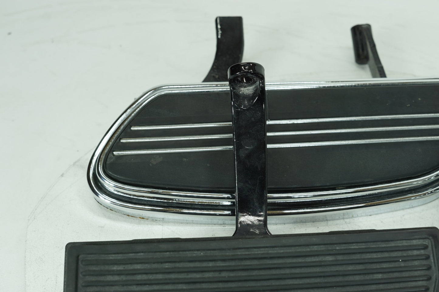 2007 - 2011 Harley-Davidson Touring Street Glide Left Right Driver & Pass Floorboard Foot Rest 50683-04