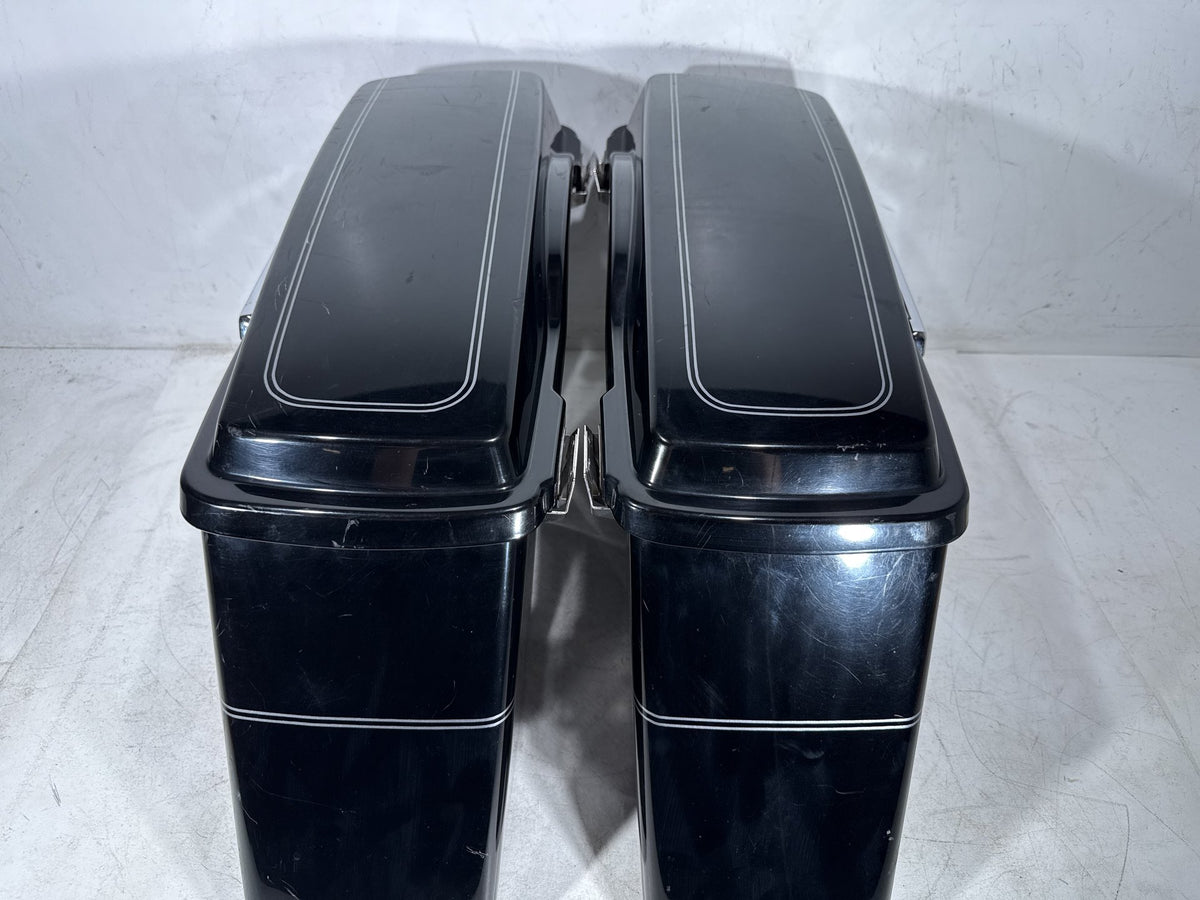 2009 Harley Electra Glide Touring Ultra OEM Left Right Saddlebags Luggage NOKey