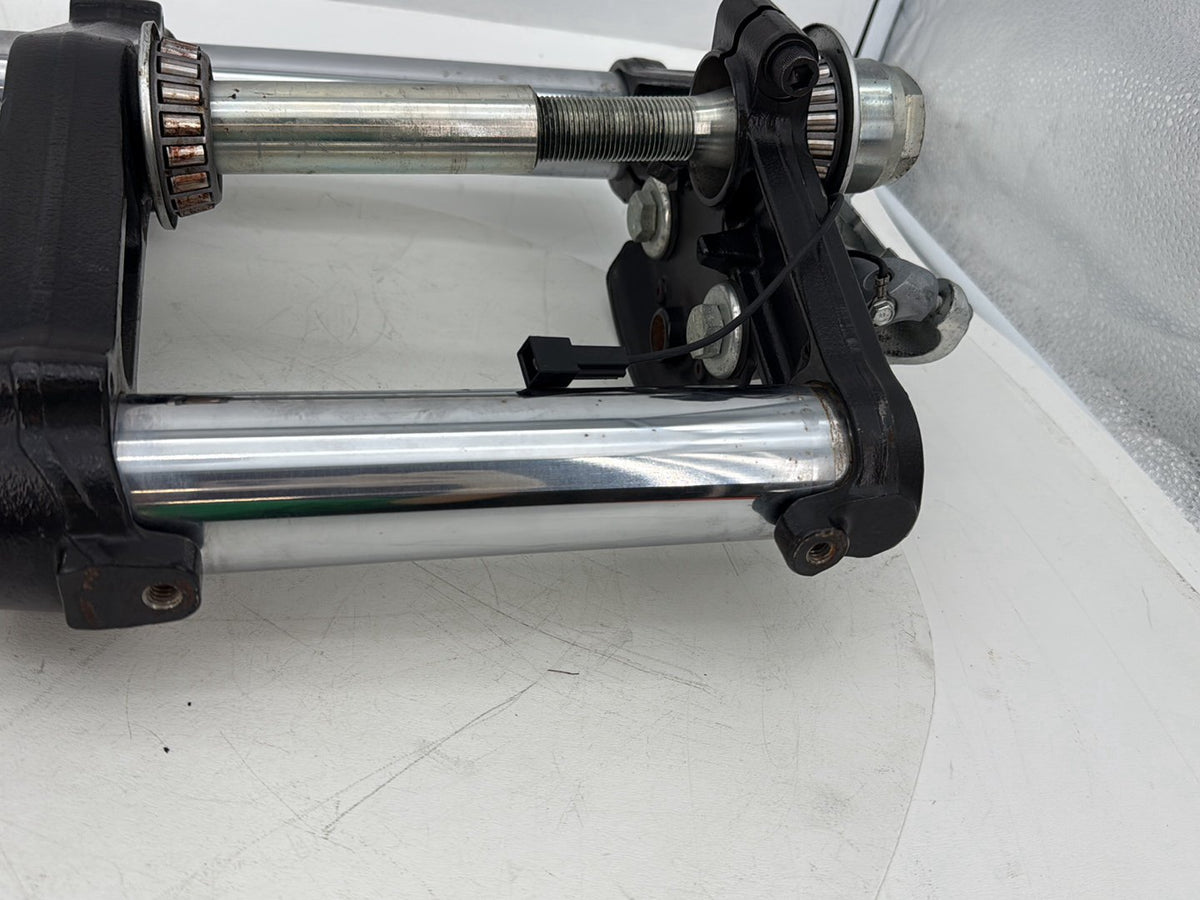 2014 Harley Street Glide Touring Front Triple Tree Set & LH RH Fork Legs Sliders
