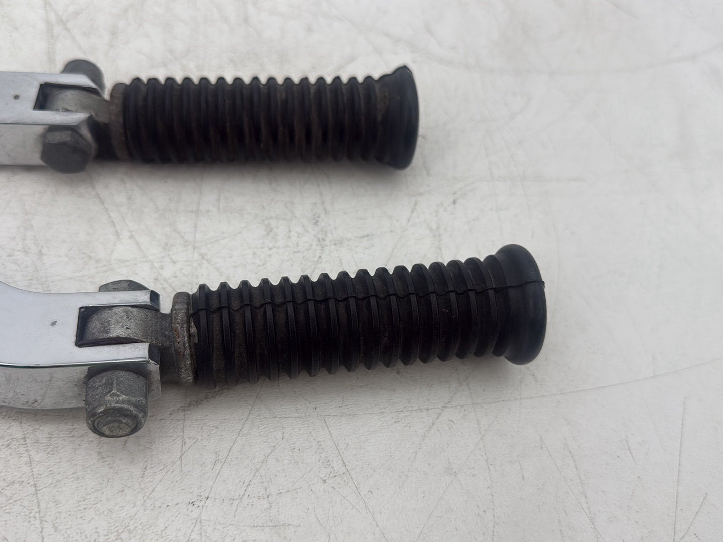 2005 Harley Dyna FXDWG Wide Glide OEM Passenger Left & Right Foot Pegs