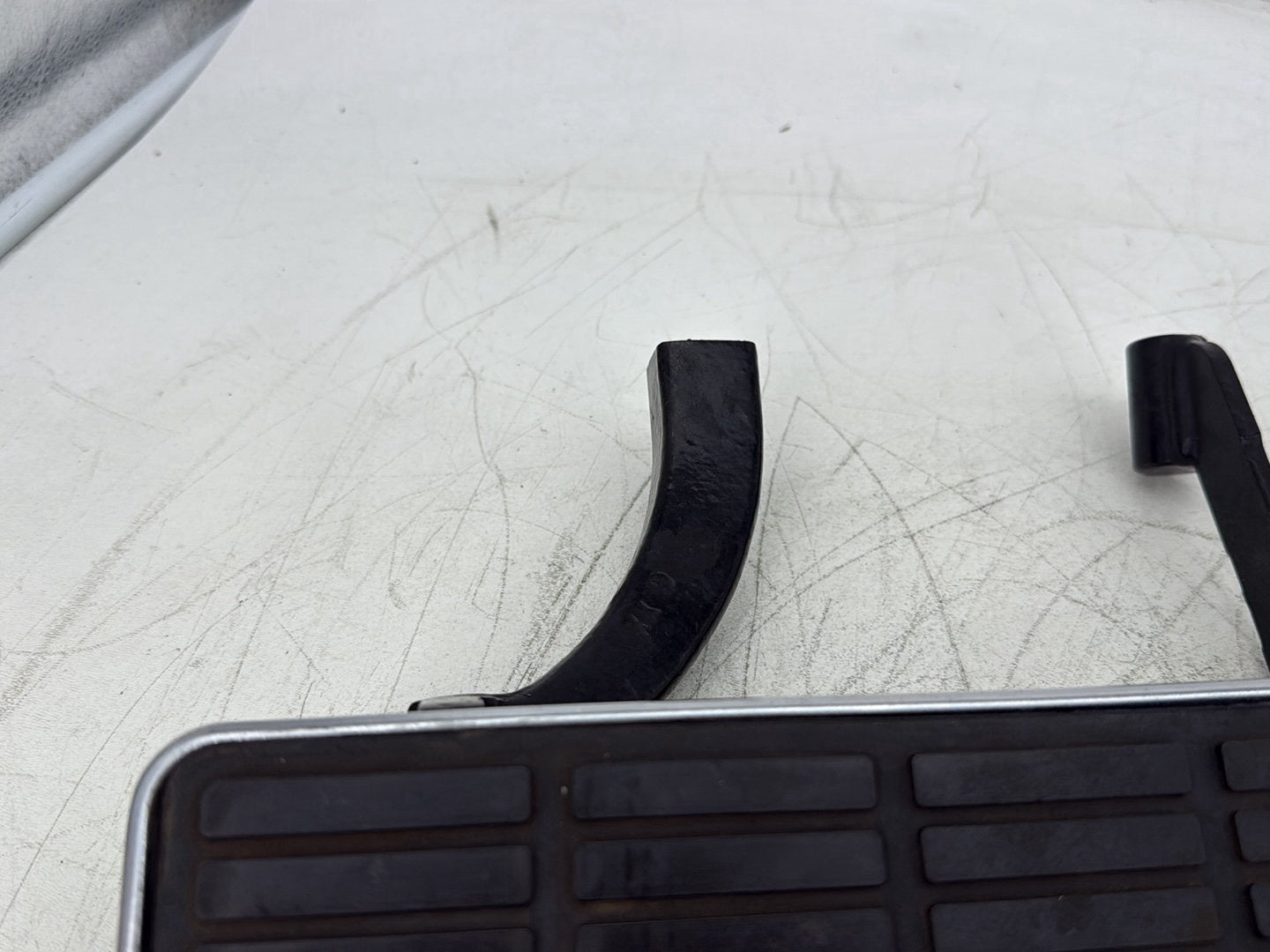 1998 Harley Touring FLHTCUI Electra Glide Ultra OEM Left Right Driver & Pass Floorboard Foot Rest