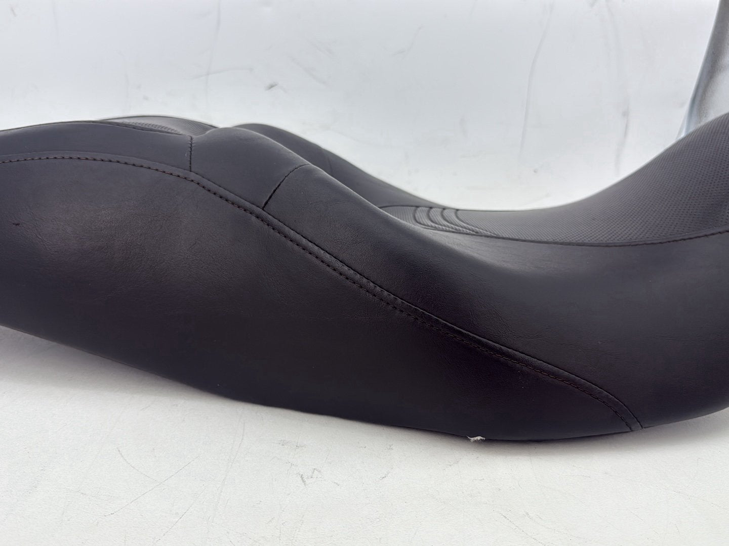 2011 Harley Electra Glide Ultra FLHTK OEM Passenger Rider Driver Seat Saddle
