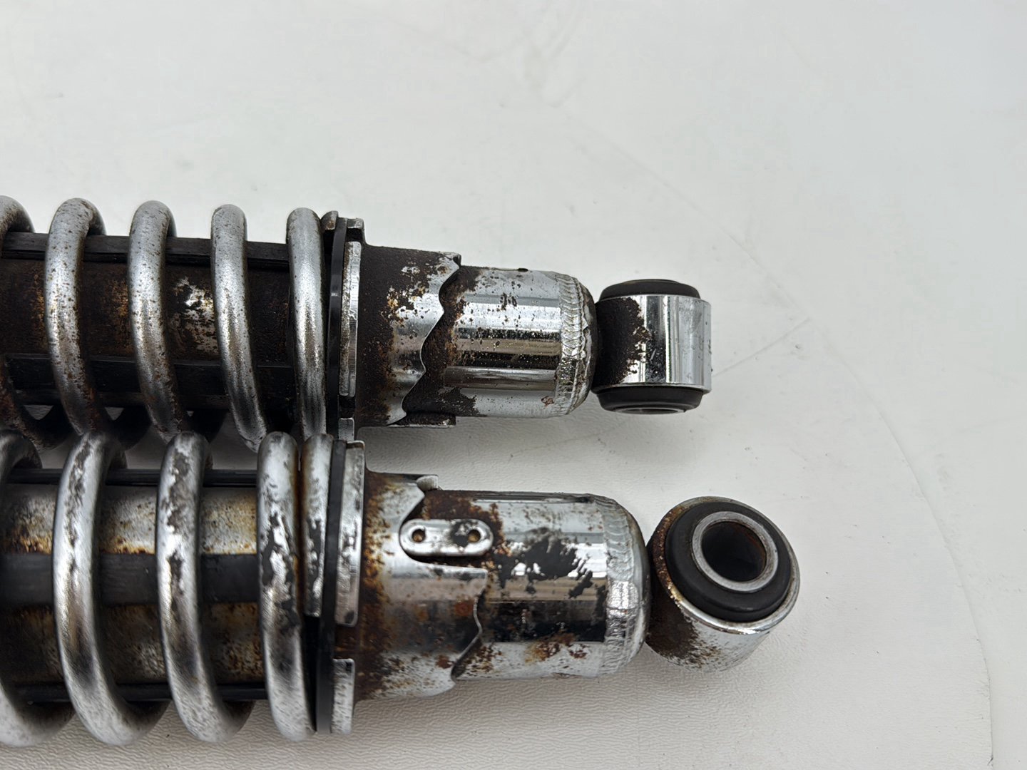 2004 - 2013 Harley-Davidson Sportster 883 Custom Rear Left Right Shock Absorbers 54568-04